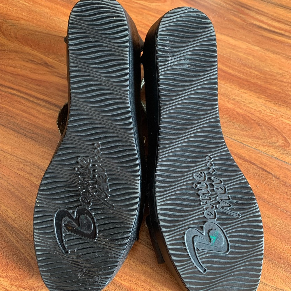 🆕❤️Bernie Mev. Sandals - Picture 2 of 6